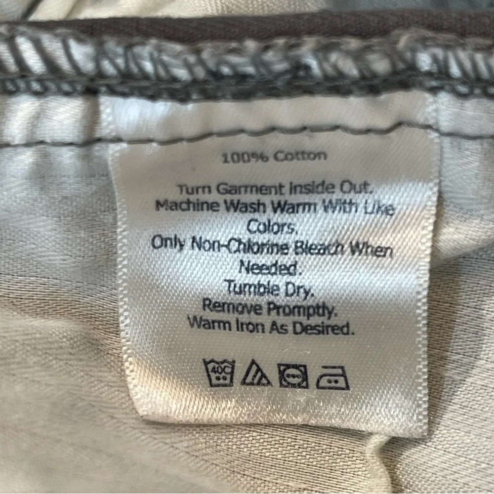 EDDIE BAUER MENS SHORTS, SIZE 32, VERY GOOD CONDITION, PREOWNED